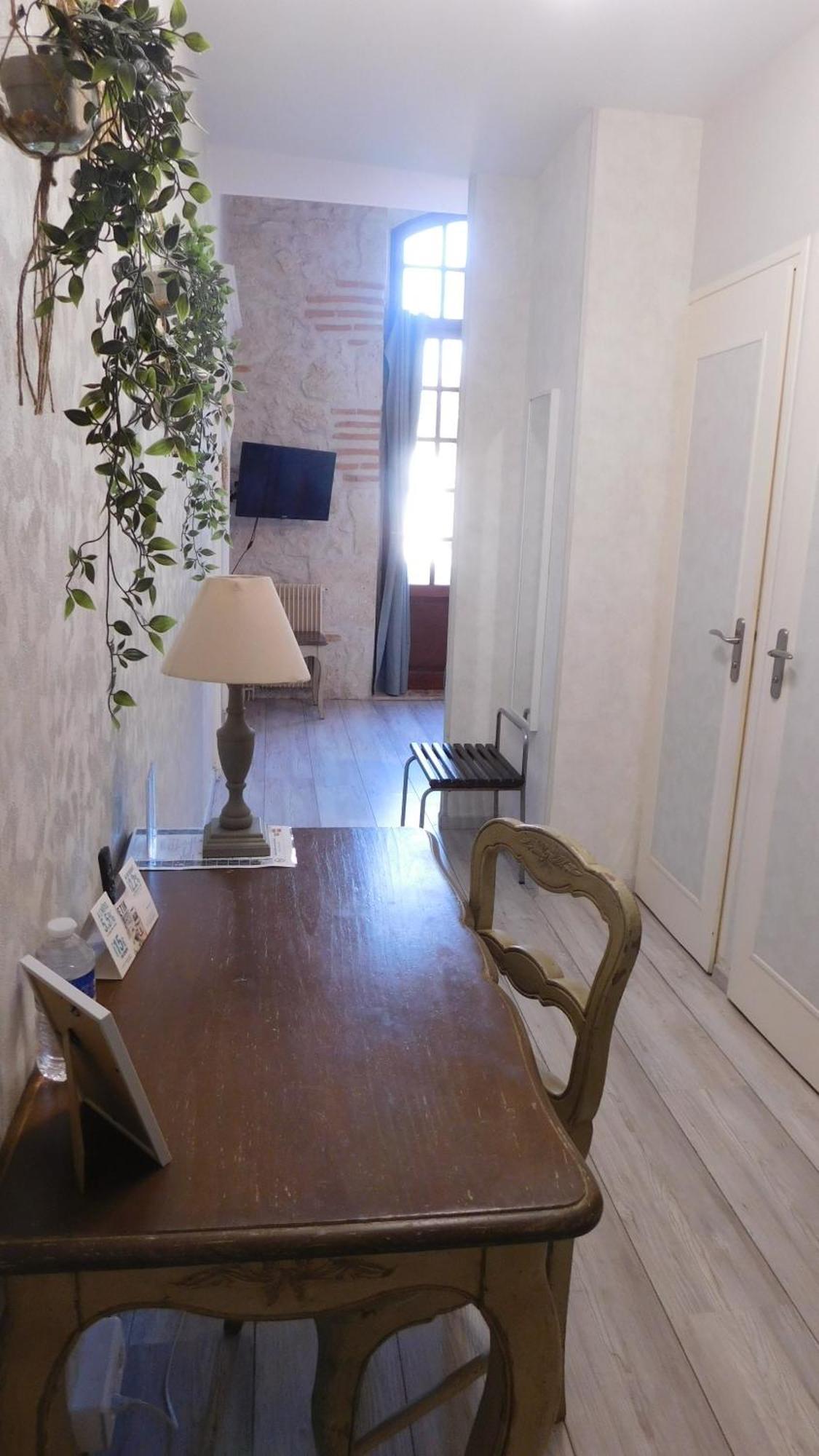 Logis Hotel Le Prince Noir Sérignac-sur-Garonne Exteriér fotografie