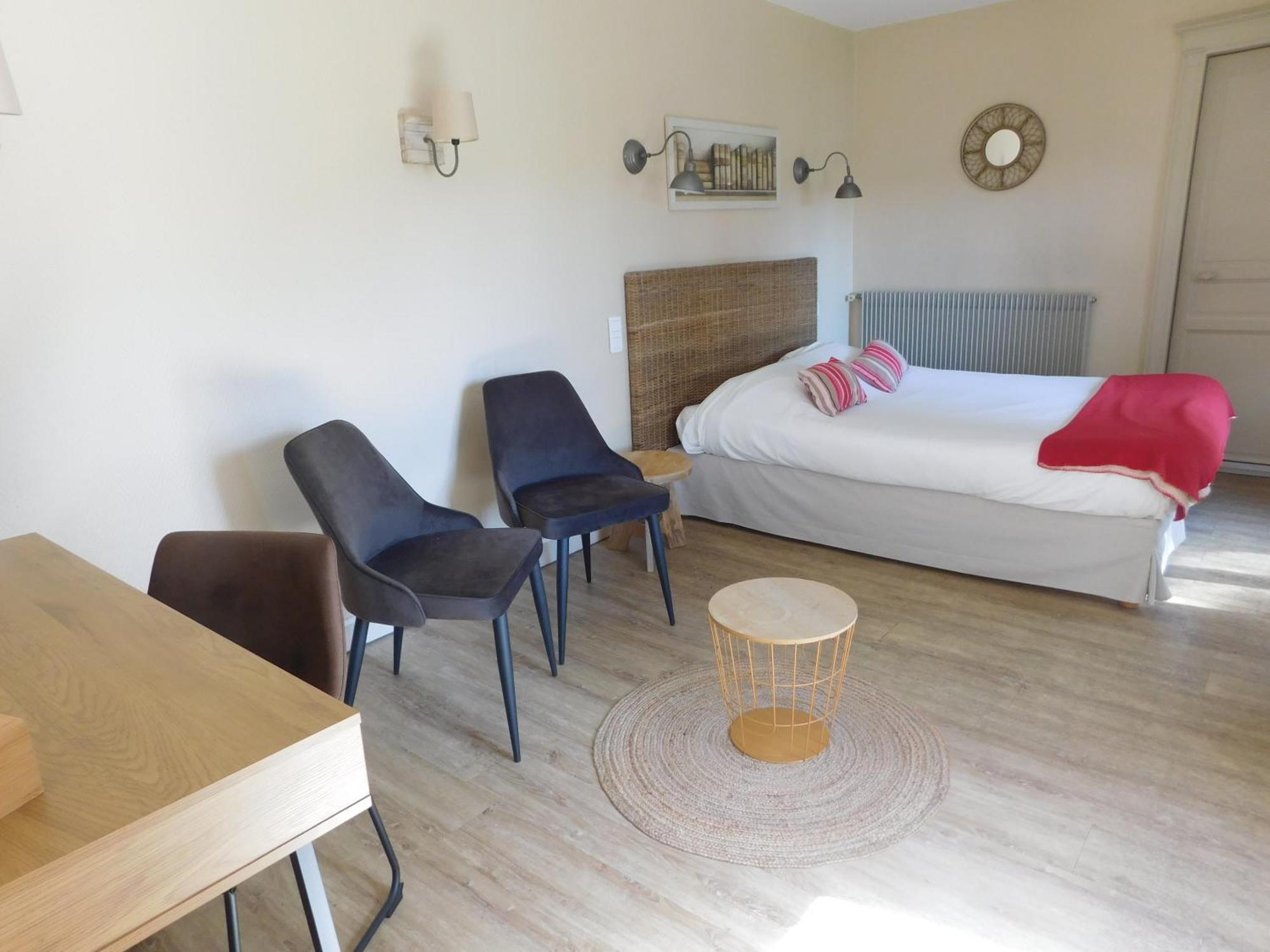 Logis Hotel Le Prince Noir Sérignac-sur-Garonne Exteriér fotografie