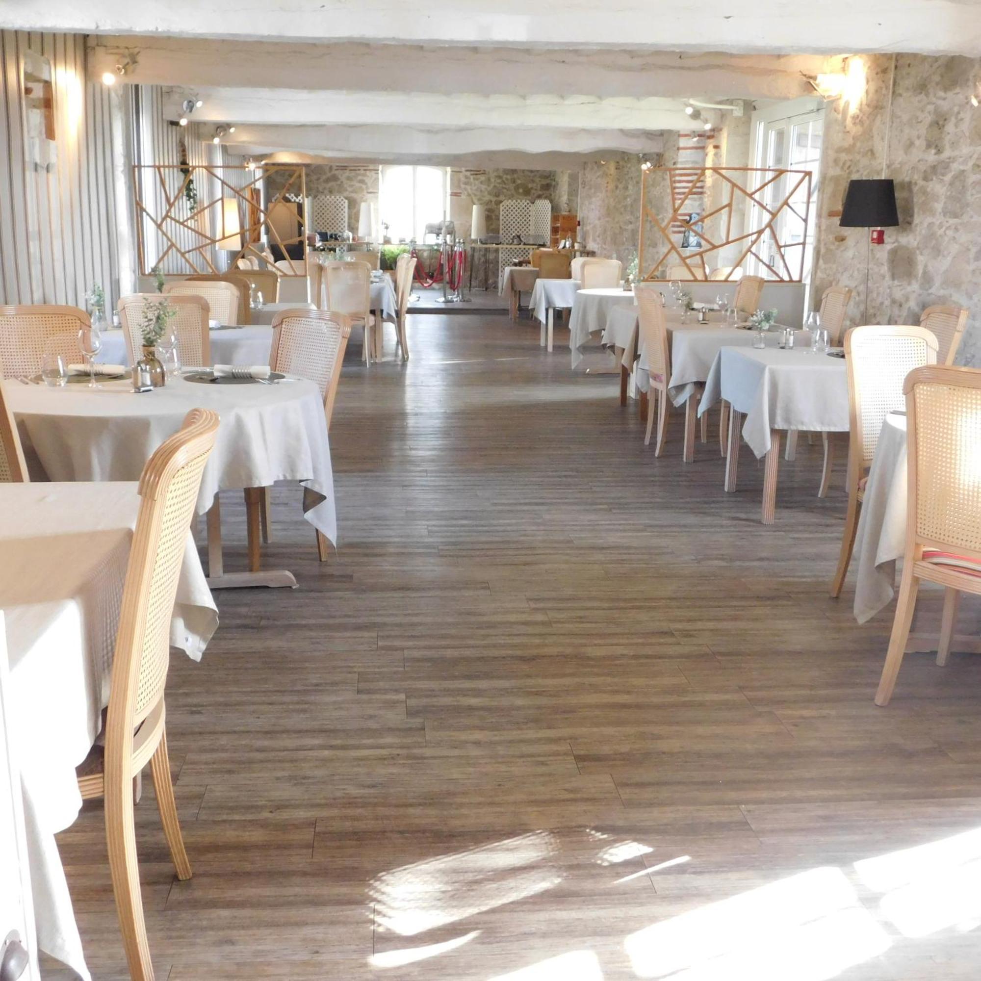Logis Hotel Le Prince Noir Sérignac-sur-Garonne Exteriér fotografie