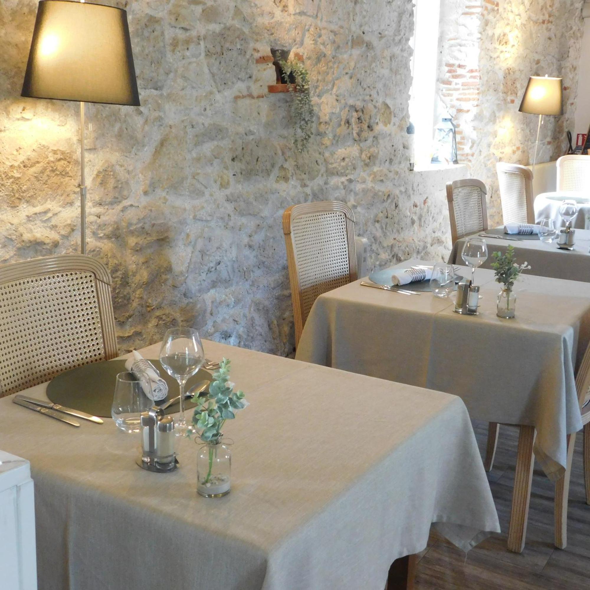 Logis Hotel Le Prince Noir Sérignac-sur-Garonne Exteriér fotografie