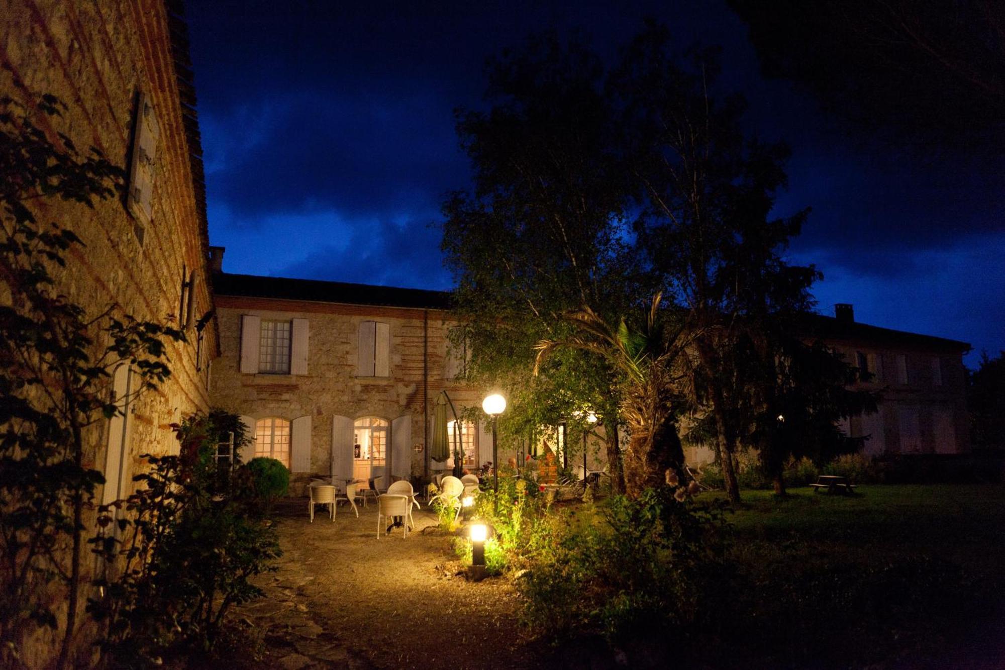 Logis Hotel Le Prince Noir Sérignac-sur-Garonne Exteriér fotografie