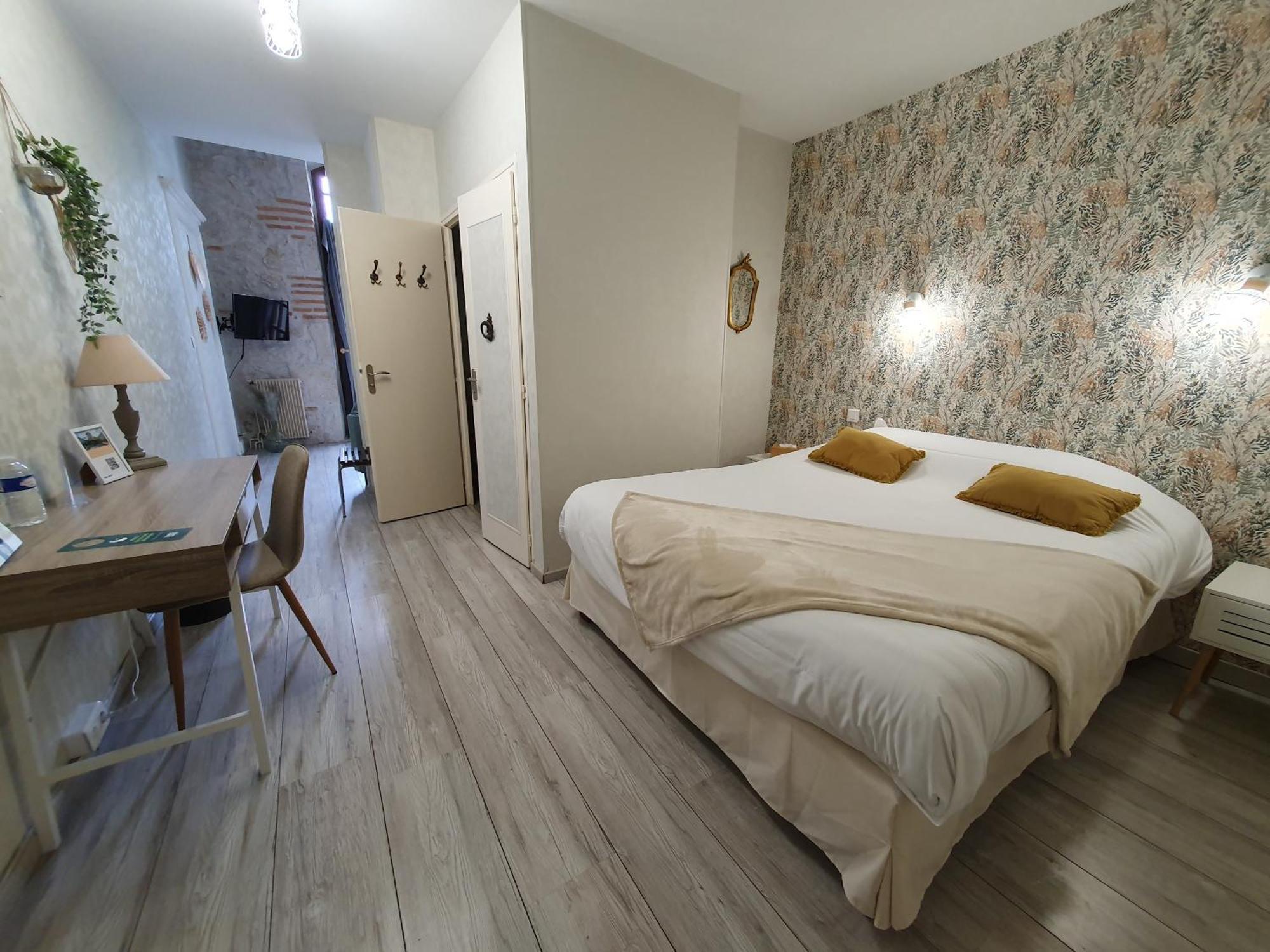 Logis Hotel Le Prince Noir Sérignac-sur-Garonne Exteriér fotografie